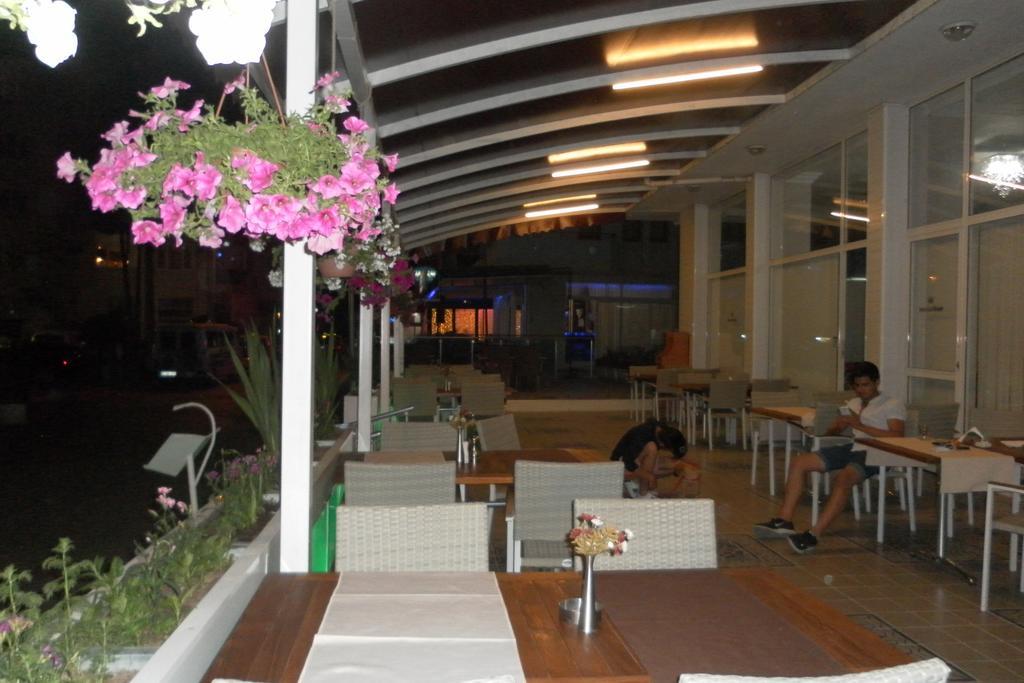 אלאניה Hotel La Mosae מראה חיצוני תמונה