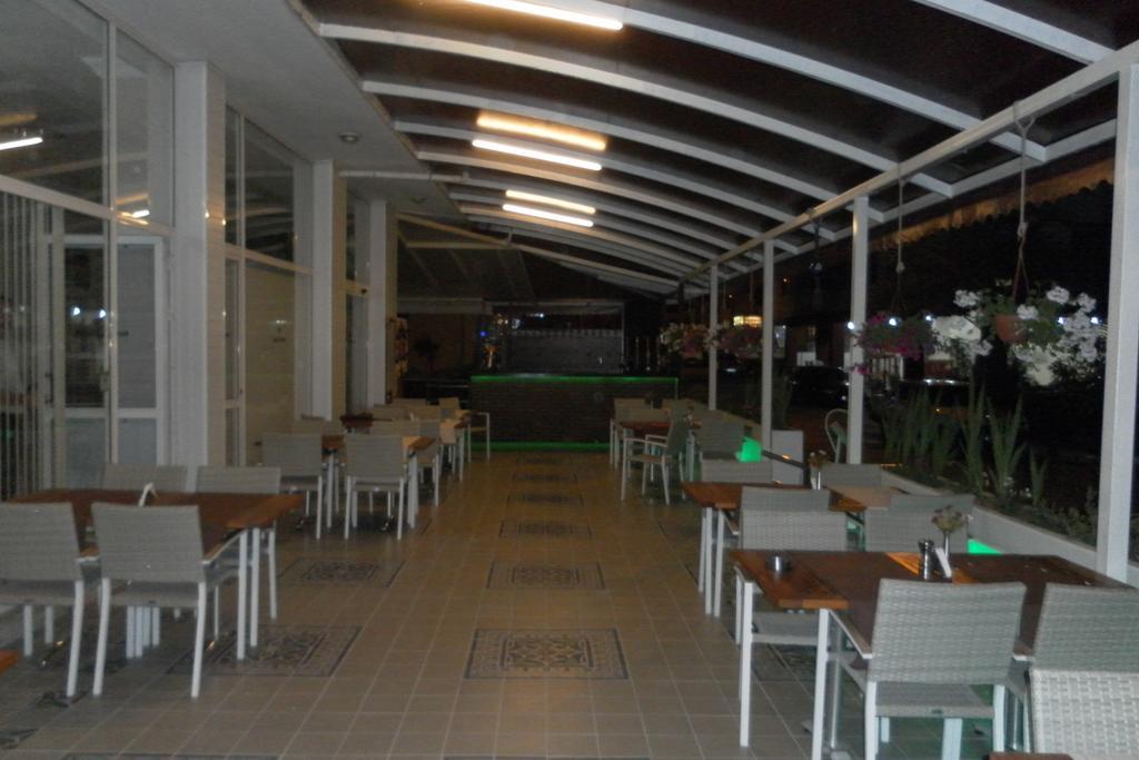 אלאניה Hotel La Mosae מראה חיצוני תמונה