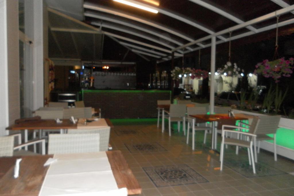 אלאניה Hotel La Mosae מראה חיצוני תמונה