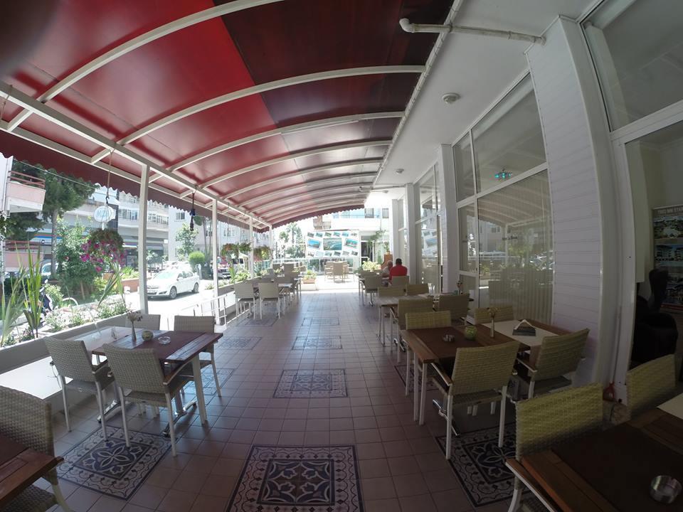 אלאניה Hotel La Mosae מראה חיצוני תמונה