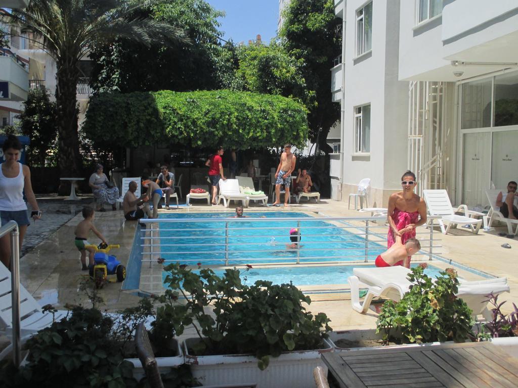 אלאניה Hotel La Mosae מראה חיצוני תמונה