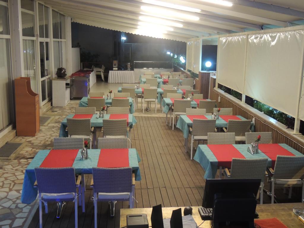 אלאניה Hotel La Mosae מראה חיצוני תמונה