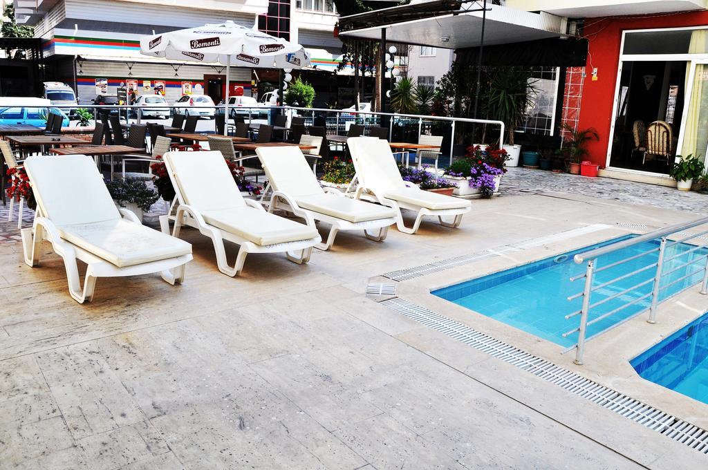 אלאניה Hotel La Mosae מראה חיצוני תמונה