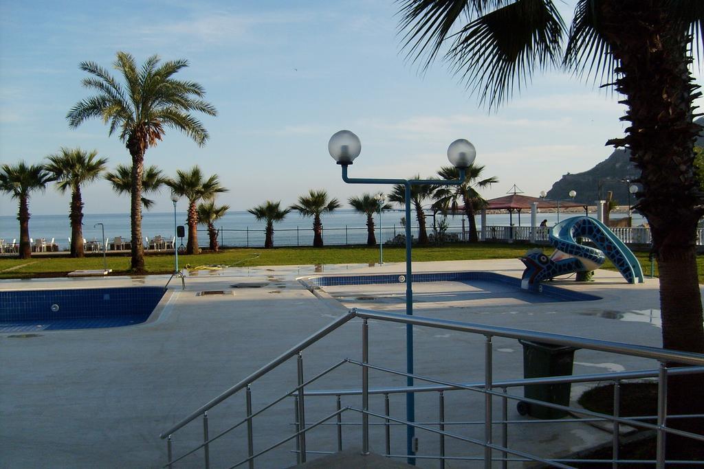 אלאניה Hotel La Mosae מראה חיצוני תמונה